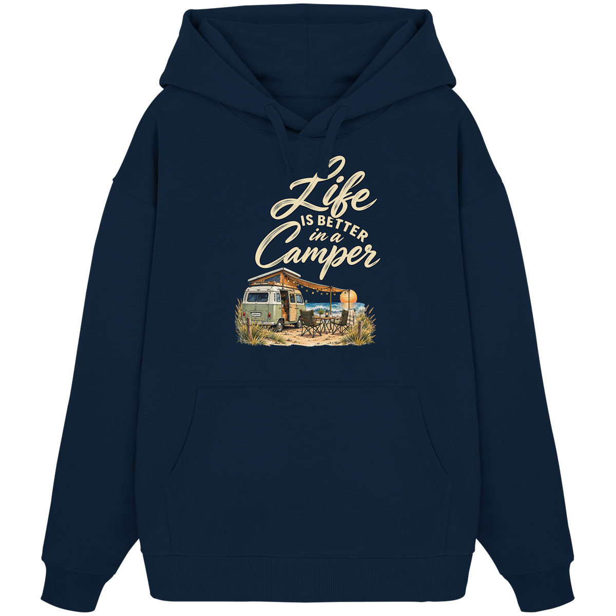 Bio Oversize Hoodie in French Navy mit „Life is better in a Camper“-Motiv – Vorderansicht für Vanlife- und Campingfans