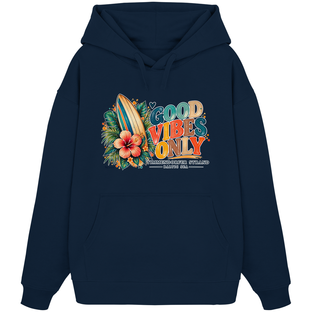 Timmendorfer Strand – Surf Vibes – Unisex Bio-Oversize-Hoodie mit Frontprint in French Navy – Katalog-Vorderansicht mit Surfboard, Hibiskus und Good-Vibes-Only-Frontprint.