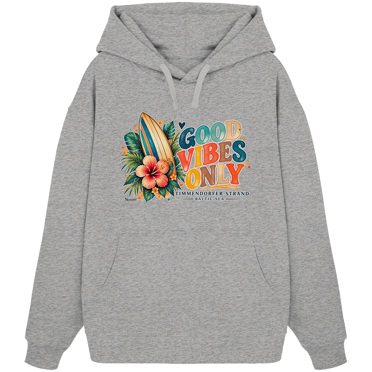 Timmendorfer Strand – Surf Vibes – Unisex Bio-Oversize-Hoodie mit Frontprint in Heather Grey – Katalog-Vorderansicht mit Surfboard, Hibiskus und Good-Vibes-Only-Frontprint.