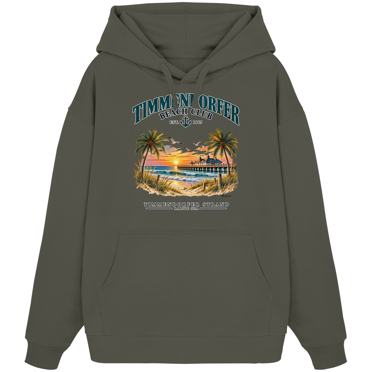 Originalmockup: Timmendorfer Beach Club Unisex Bio-Oversize-Hoodie in Khaki, Vorderansicht mit maritimem Frontprint, Palmen, Seebrücke und Meer.
