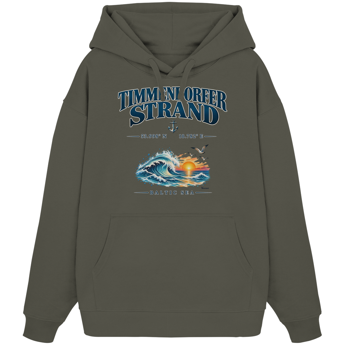 Original-Mockup 5: Unisex Bio-Oversize-Hoodie in Khaki mit Timmendorfer Strand – Baltic Sea Frontprint.