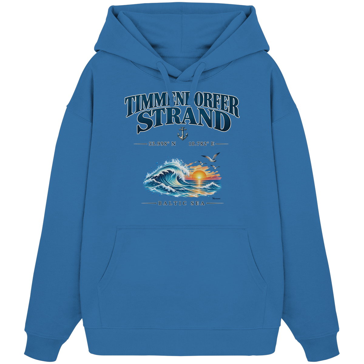 Original-Mockup 7: Unisex Bio-Oversize-Hoodie in Mindful Blue mit Timmendorfer Strand – Baltic Sea Frontprint.