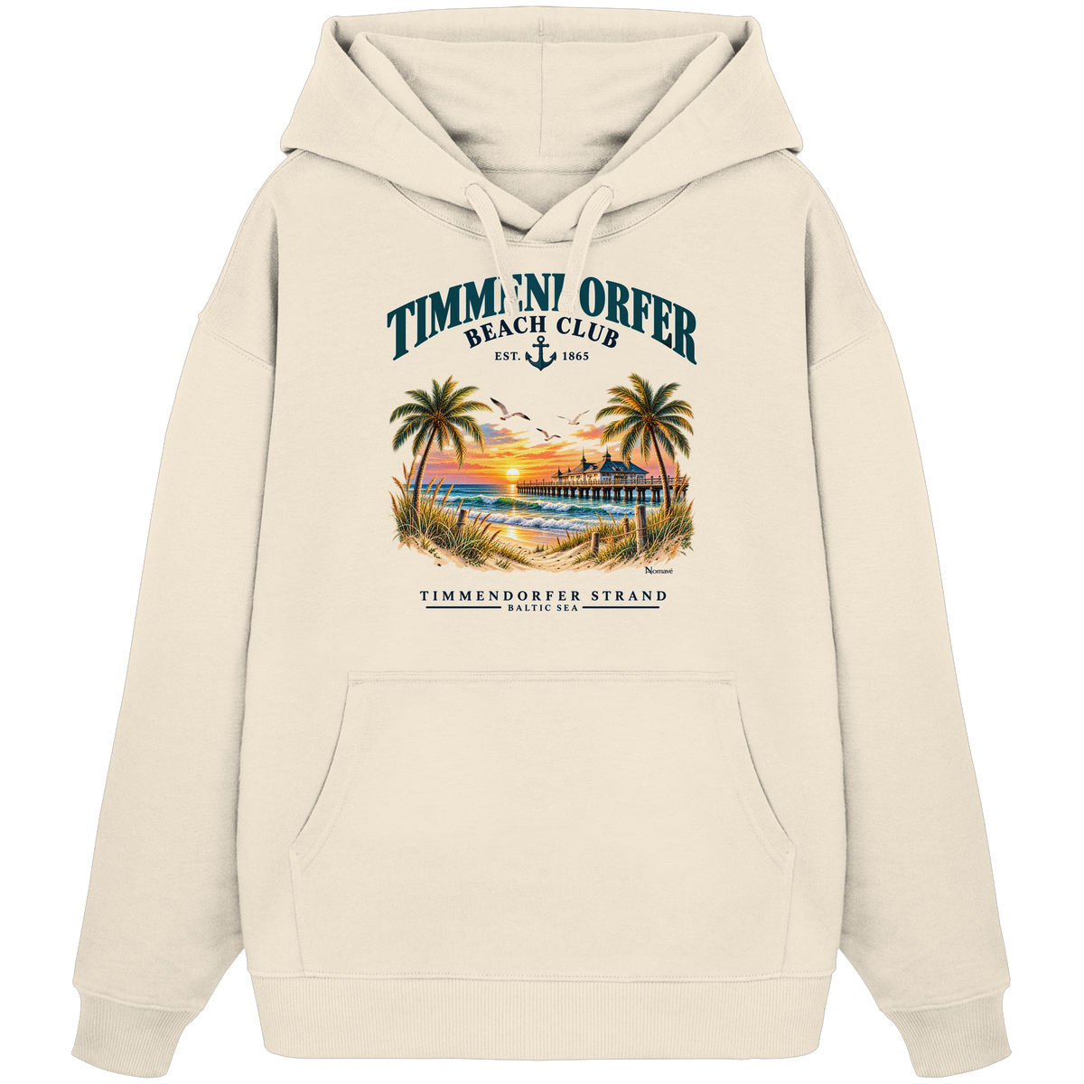 Originalmockup: Timmendorfer Beach Club Unisex Bio-Oversize-Hoodie in Natural Raw, Vorderansicht mit maritimem Frontprint, Palmen, Seebrücke und Meer.