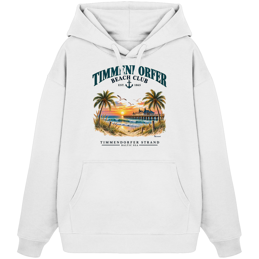 Originalmockup: Timmendorfer Beach Club Unisex Bio-Oversize-Hoodie in White, Vorderansicht mit maritimem Frontprint, Palmen, Seebrücke und Meer.