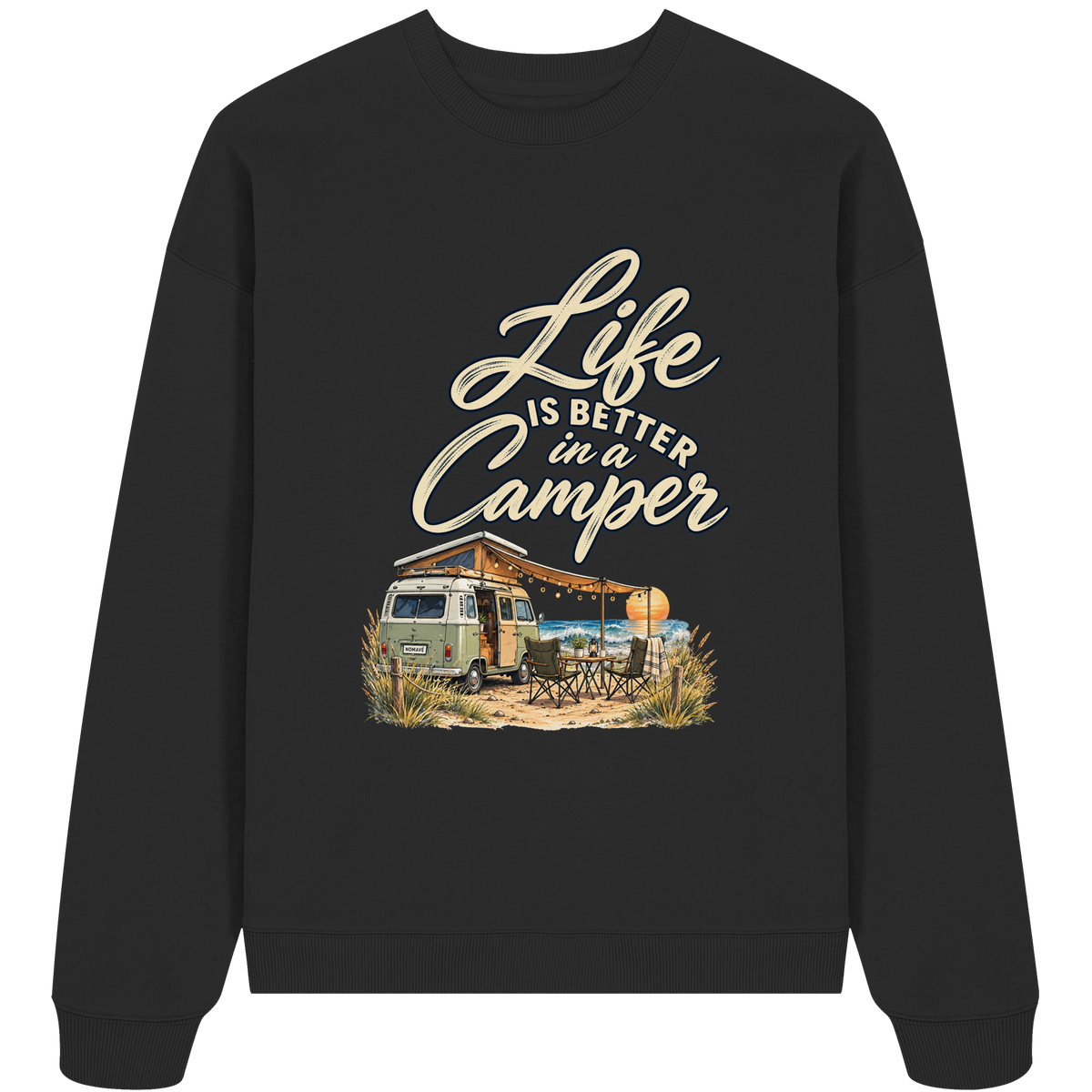 Bio Oversize Sweatshirt in Black mit „Life is better in a Camper“-Motiv – Vorderansicht für Vanlife- und Campingfans