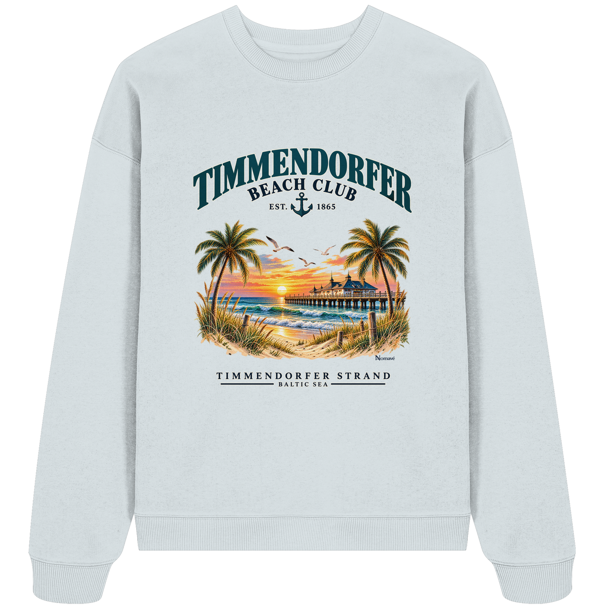 Originalmockup: Bio-Oversize-Sweatshirt in Blue Ice mit Timmendorfer-Beach-Club-Frontprint, Motivansicht.