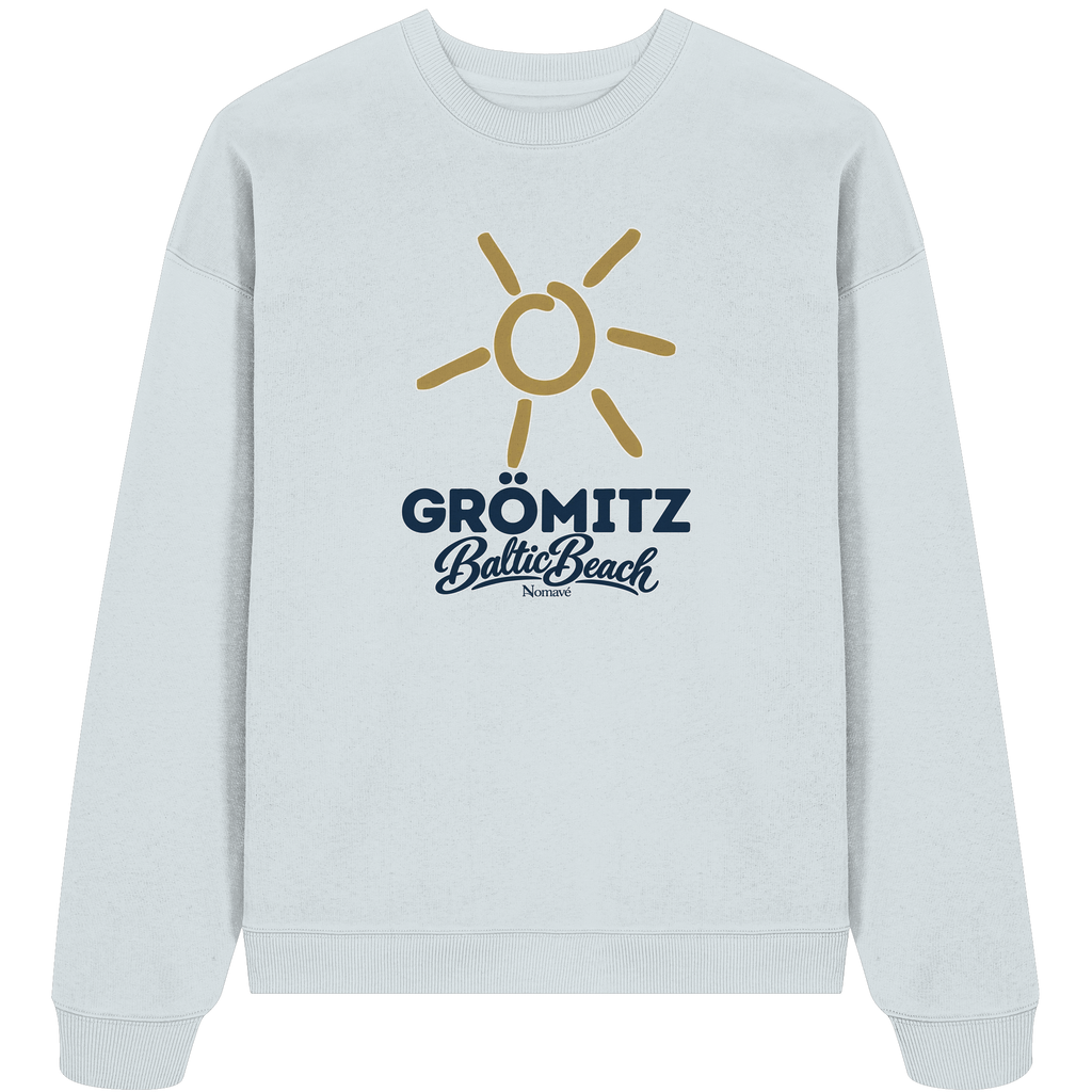 Bio Oversize Sweatshirt Grömitz Sonne Baltic Beach in Blue Ice – Frontdruck mit goldener Sonne, Shirtigo-Originalmockup 5