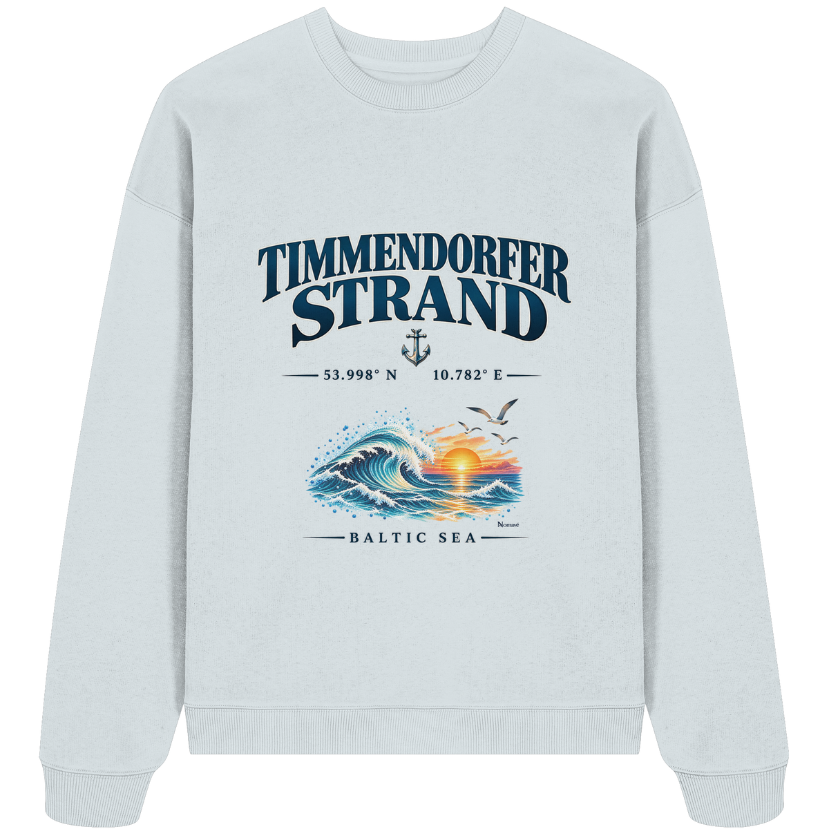 Original-Mockup 4: Unisex Bio-Oversize-Sweatshirt in Blue Ice mit Timmendorfer Strand – Baltic Sea Frontprint.