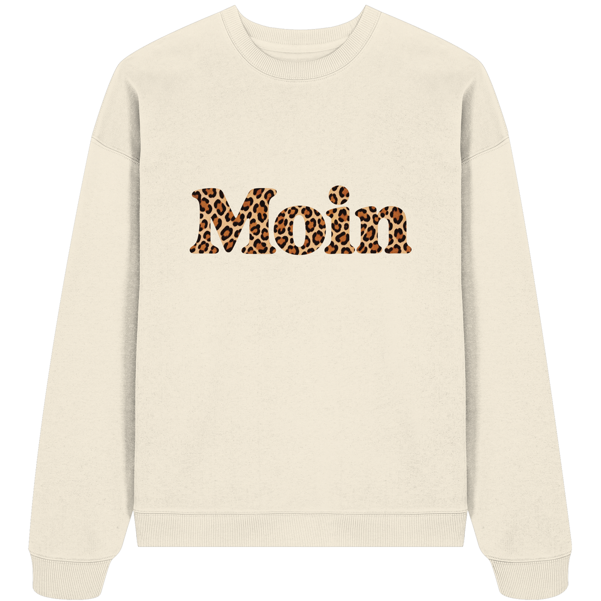 Original-Shirtigo-Mockup: Bio Oversize Sweatshirt in Cream mit „Moin“ im Karamell-Leoprint auf der Vorderseite