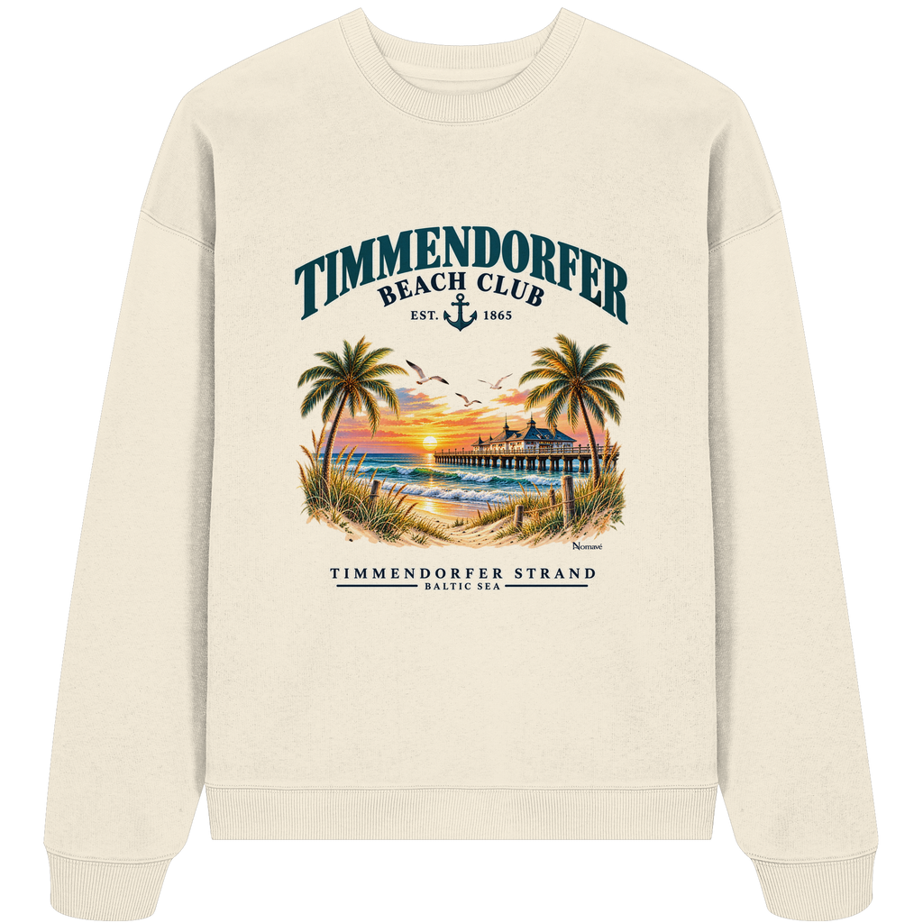 Originalmockup: Bio-Oversize-Sweatshirt in Cream mit Timmendorfer-Beach-Club-Frontprint, Motivansicht.