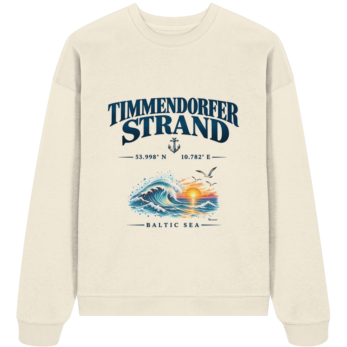 Original-Mockup 3: Unisex Bio-Oversize-Sweatshirt in Cream mit Timmendorfer Strand – Baltic Sea Frontprint.