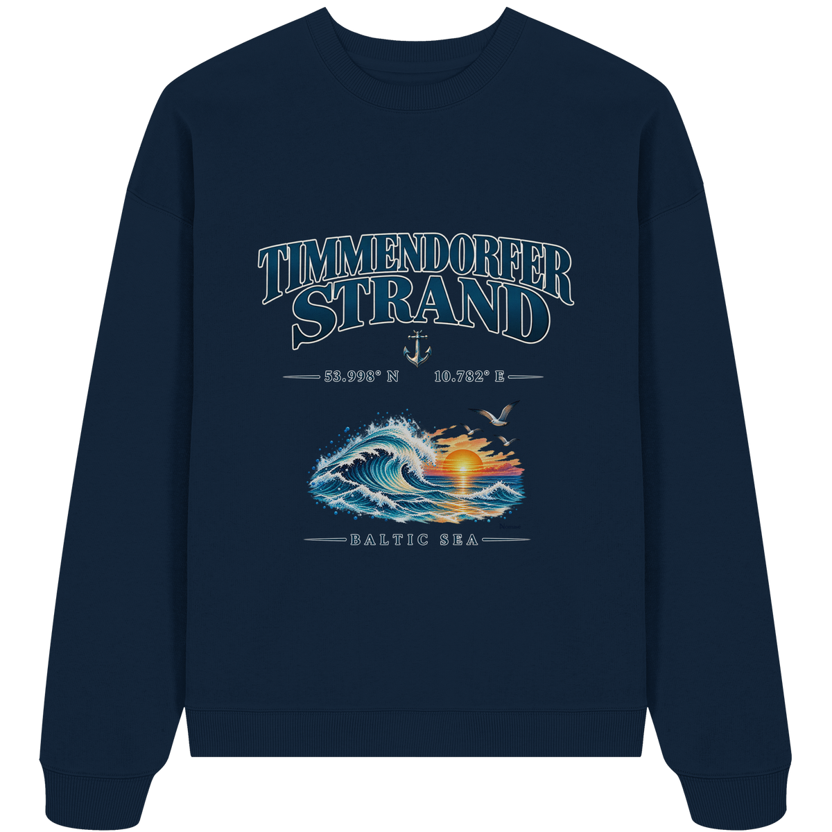 Original-Mockup 8: Unisex Bio-Oversize-Sweatshirt in French Navy mit Timmendorfer Strand – Baltic Sea Frontprint.
