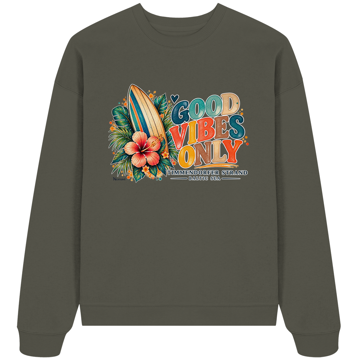Timmendorfer Strand – Surf Vibes – Unisex Bio-Oversize-Sweatshirt mit Frontprint in Khaki – Shirtigo-Katalog-Vorderansicht.