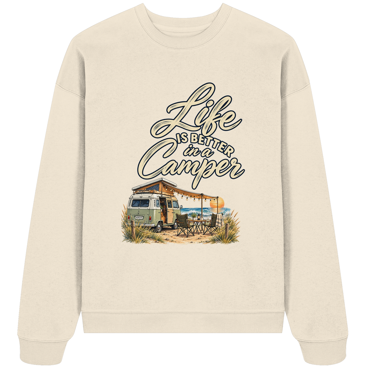 Bio Oversize Sweatshirt in Natural Raw mit „Life is better in a Camper“-Motiv – Vorderansicht für Vanlife- und Campingfans