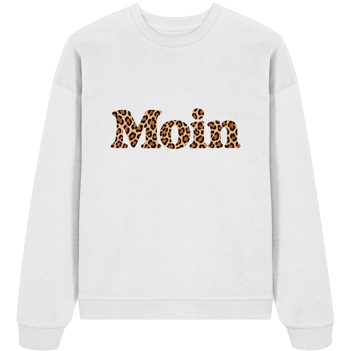 Original-Shirtigo-Mockup: Bio Oversize Sweatshirt in White mit „Moin“ im Karamell-Leoprint auf der Vorderseite