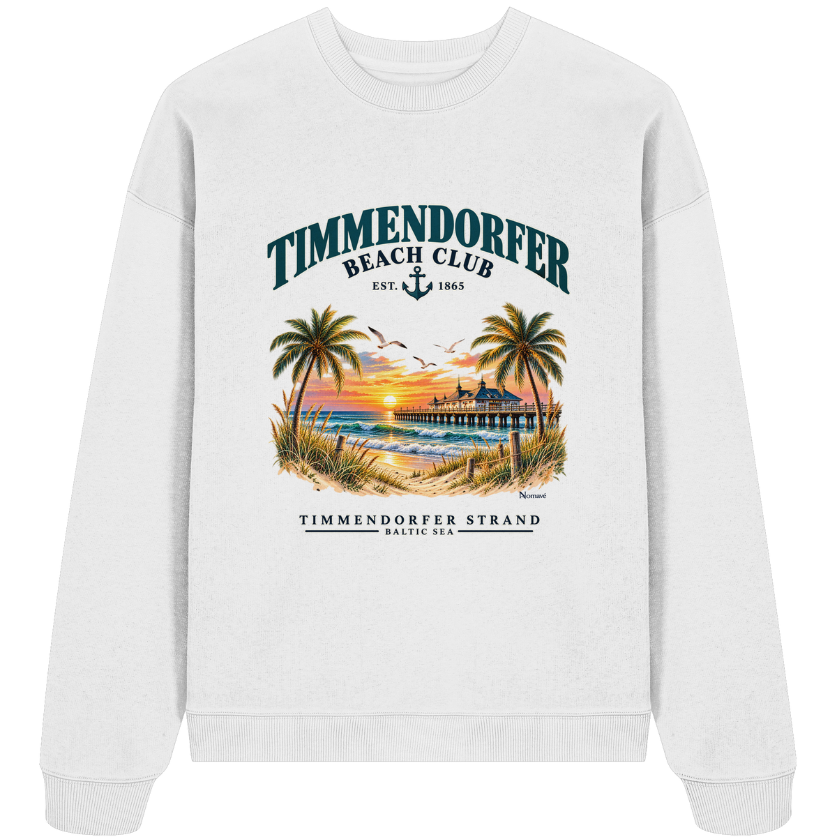 Originalmockup: Bio-Oversize-Sweatshirt in White mit Timmendorfer-Beach-Club-Frontprint, Motivansicht.