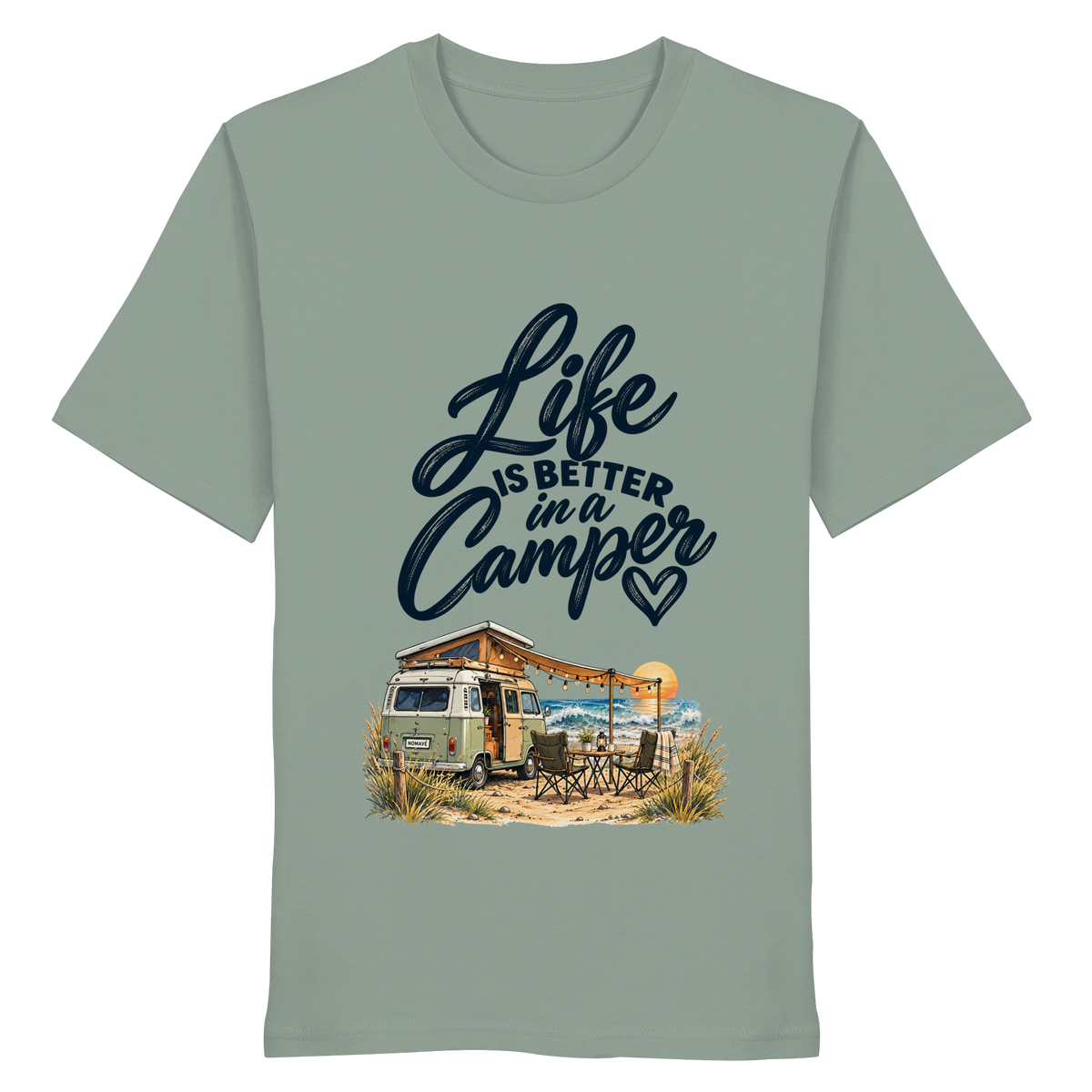 Bio T - Shirt mit „Life is better in a Camper“-Motiv – Vorderansicht in Aloe für Vanlife- und Campingfans