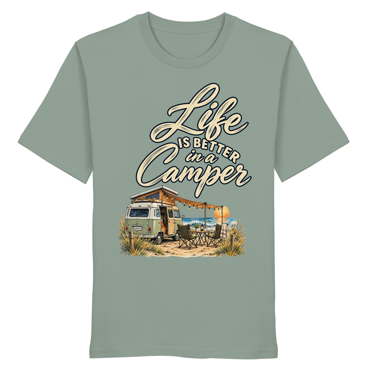 Bio T-Shirt in Aloe mit „Life is better in a Camper“-Motiv – Vorderansicht für Vanlife- und Campingfans