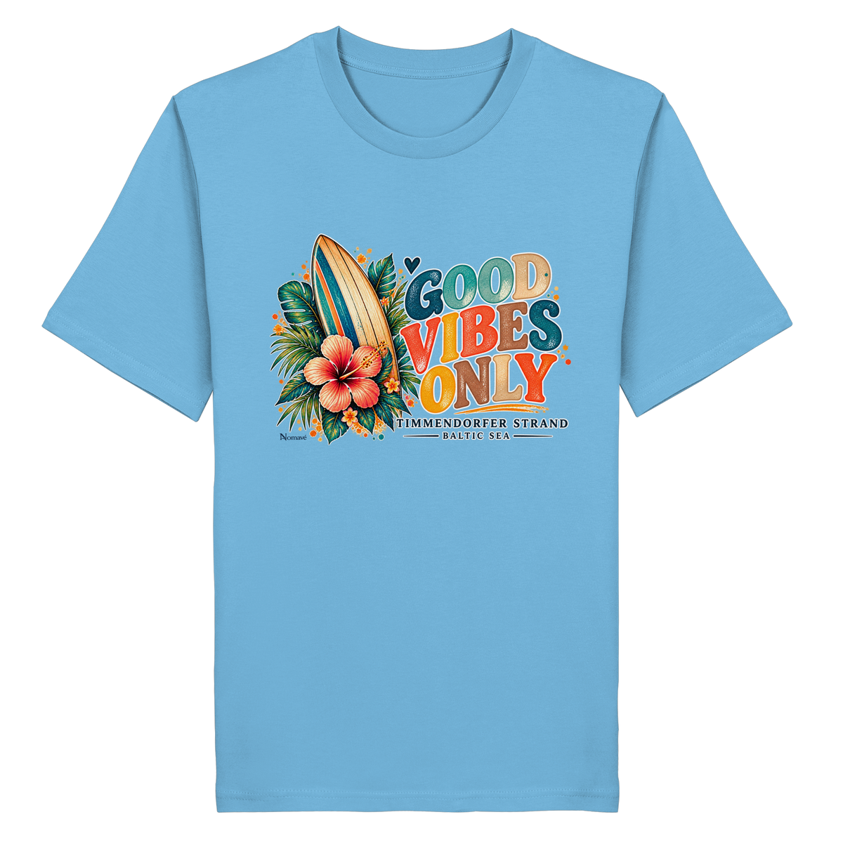 Timmendorfer Strand – Surf Vibes – Unisex Bio-T-Shirt mit Frontprint – Aqua Blue; originales Katalogmockup der Vorderansicht mit Frontprint.
