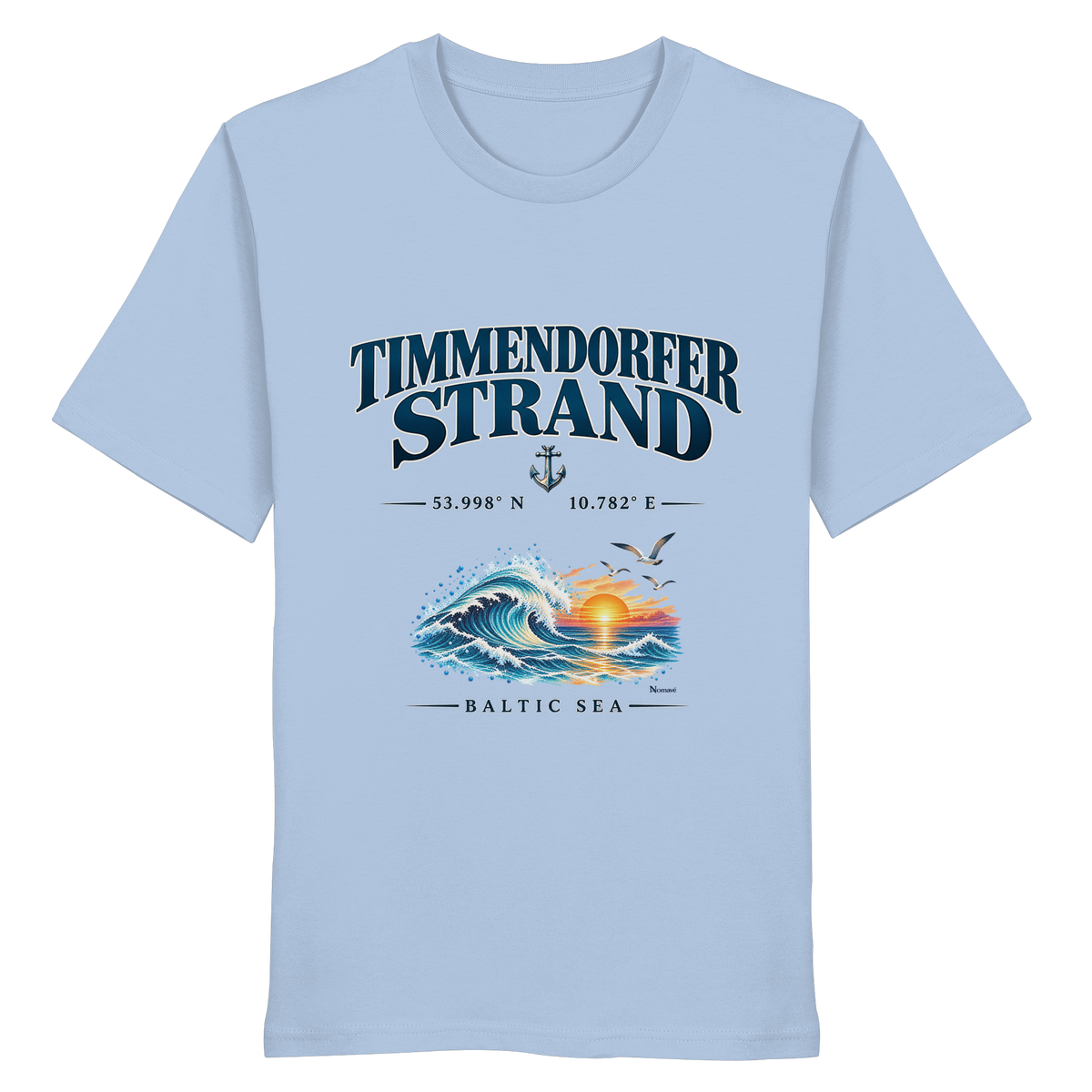Original-Mockup 8: Unisex Bio-T-Shirt in Blue Soul mit Timmendorfer Strand – Baltic Sea Frontprint.