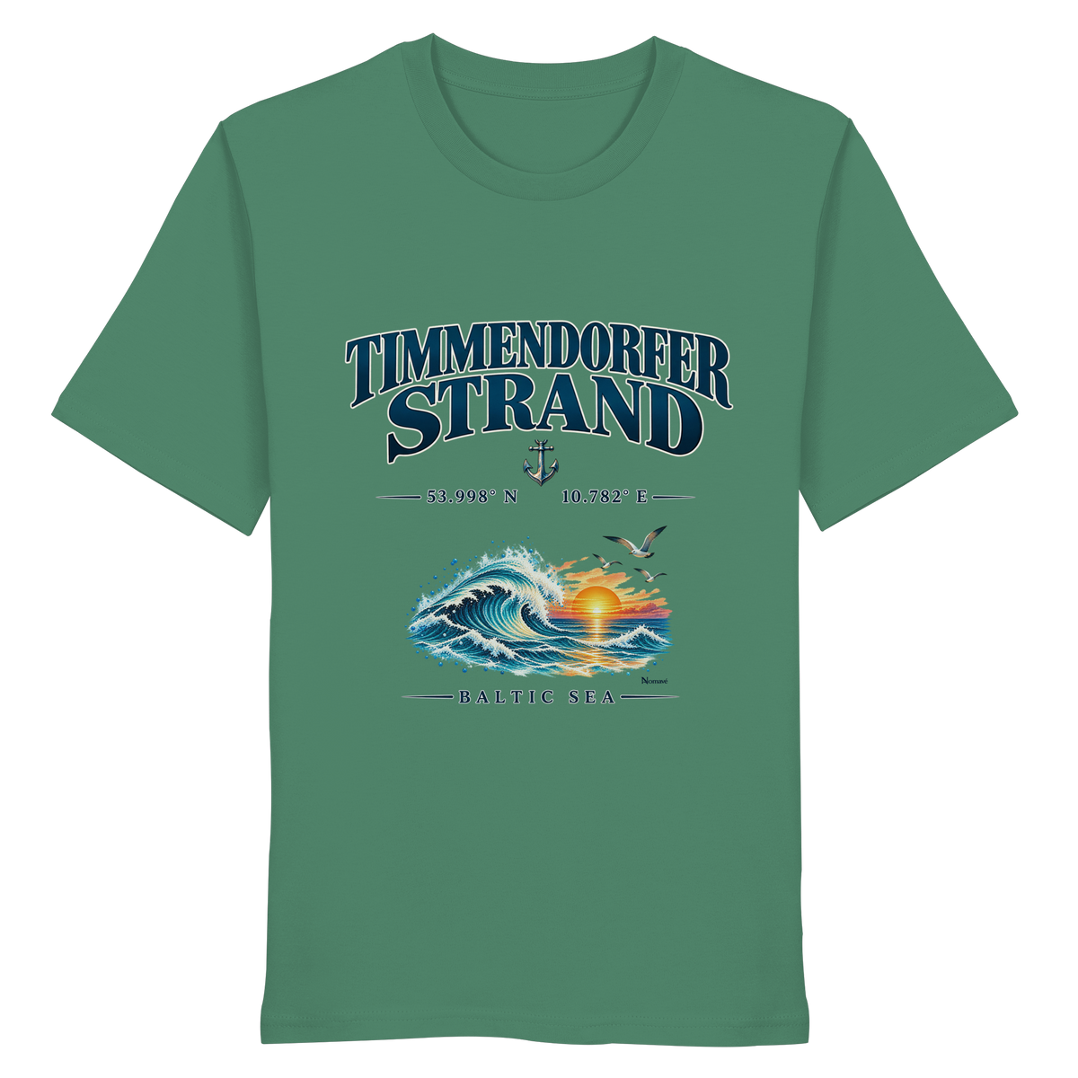 Original-Mockup 12: Unisex Bio-T-Shirt in Green Bay mit Timmendorfer Strand – Baltic Sea Frontprint.