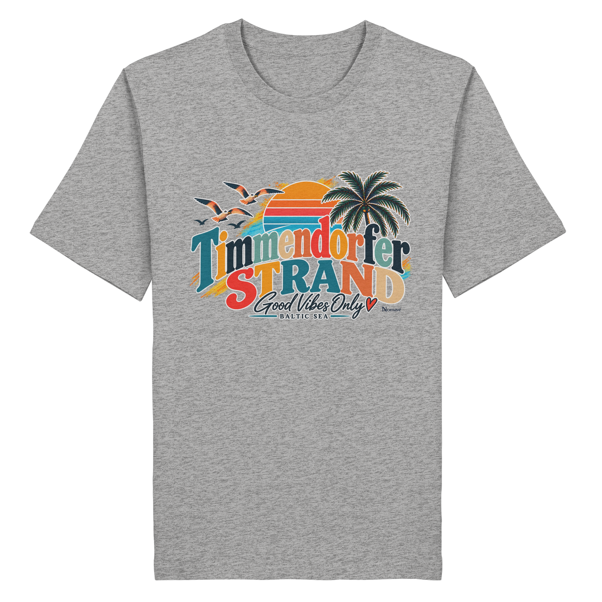 Vorderansicht des Unisex-T-Shirts in Heather Grey mit Timmendorfer-Strand-Good-Vibes-Only-Frontprint aus Sonnenuntergang, Palmen und Möwen.