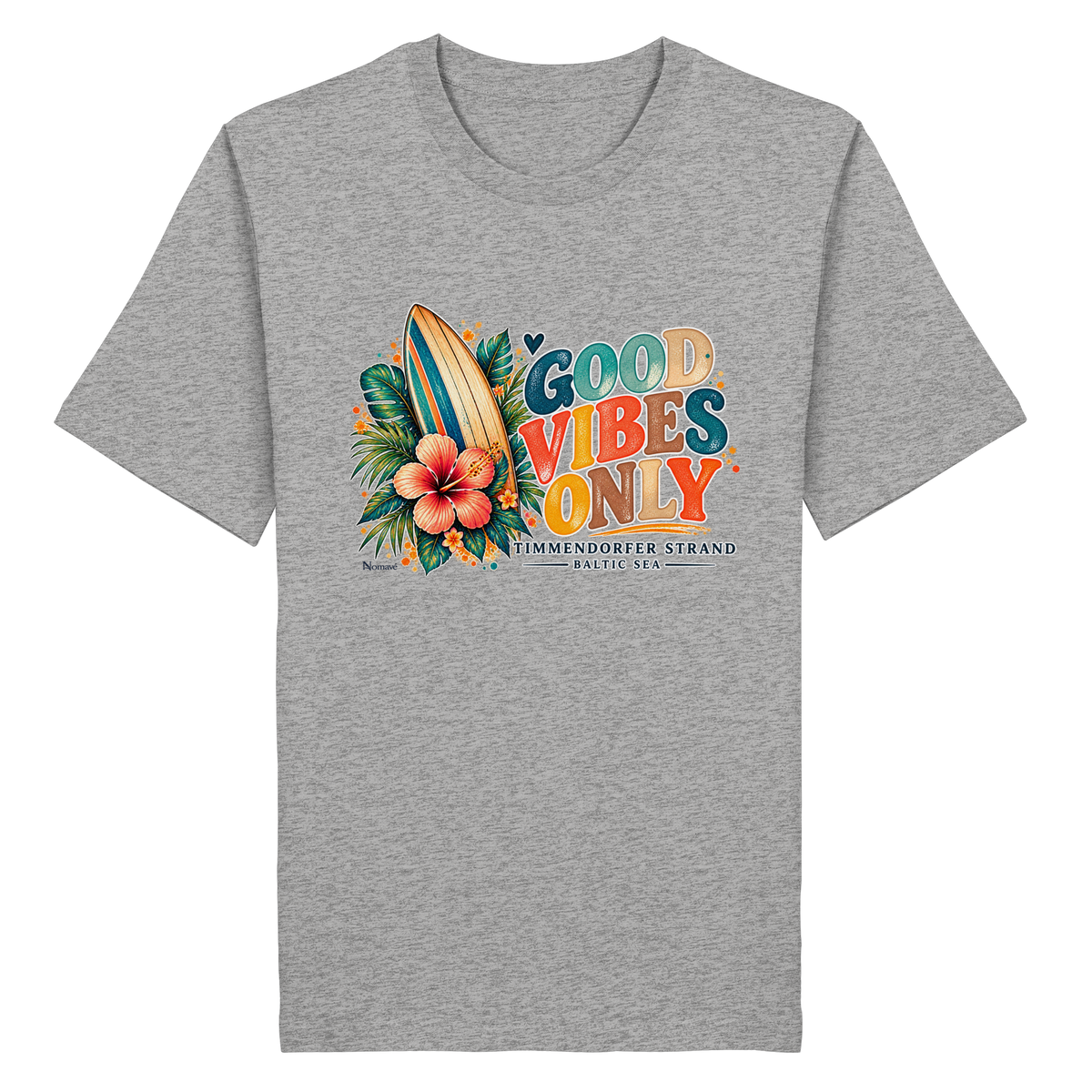 Timmendorfer Strand – Surf Vibes – Unisex Bio-T-Shirt mit Frontprint – Heather Grey; originales Katalogmockup der Vorderansicht mit Frontprint.