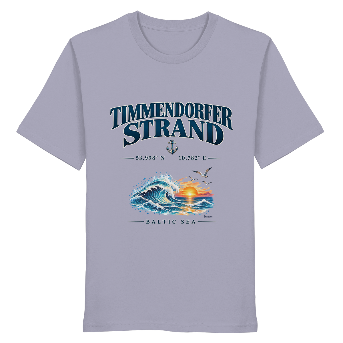 Original-Mockup 9: Unisex Bio-T-Shirt in Lavender mit Timmendorfer Strand – Baltic Sea Frontprint.