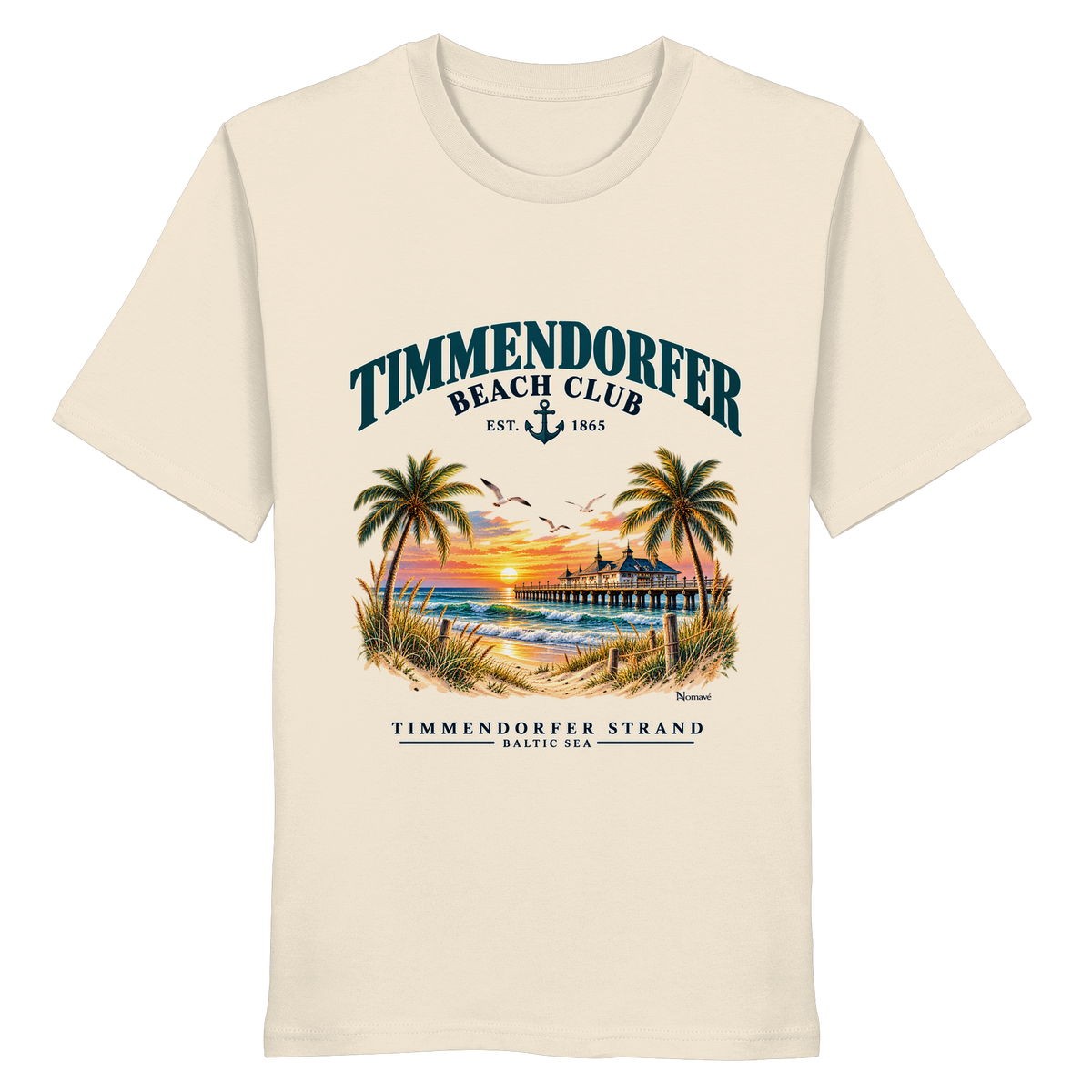 Originalmockup: Timmendorfer Beach Club Unisex Bio-T-Shirt in Natural Raw, Vorderansicht mit maritimem Frontprint, Palmen, Seebrücke und Meer.