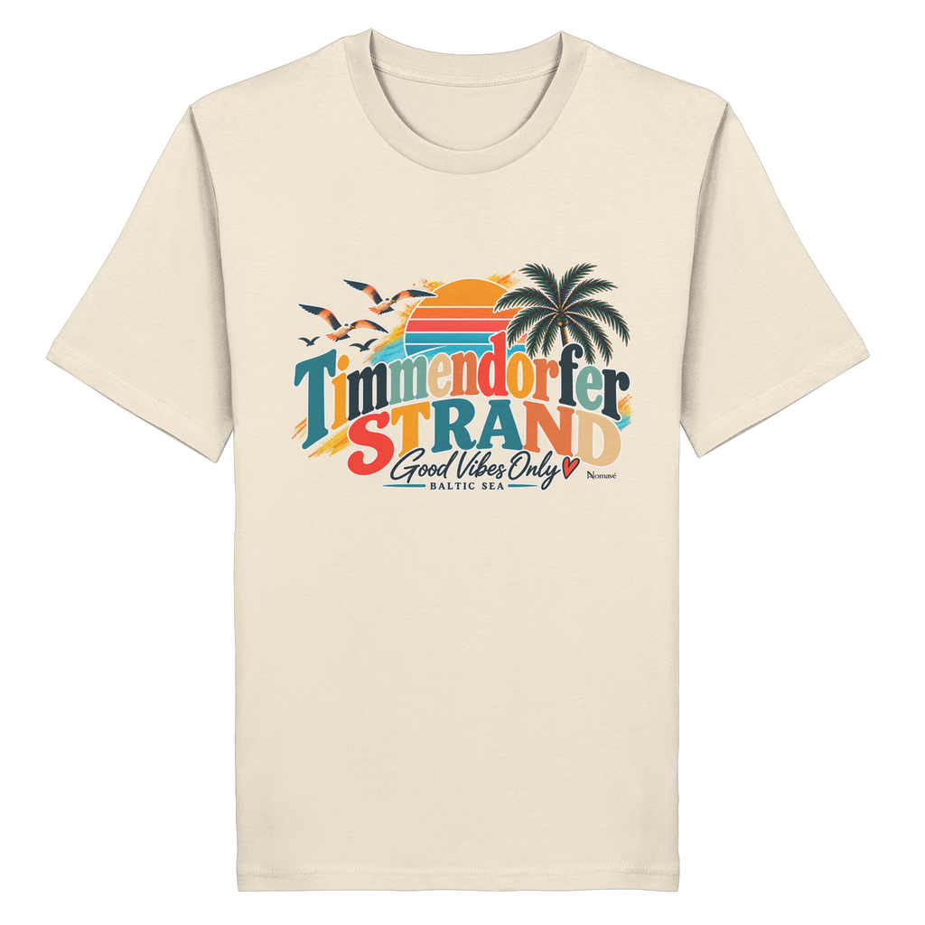 Vorderansicht des Unisex-T-Shirts in Natural Raw mit Timmendorfer-Strand-Good-Vibes-Only-Frontprint aus Sonnenuntergang, Palmen und Möwen.