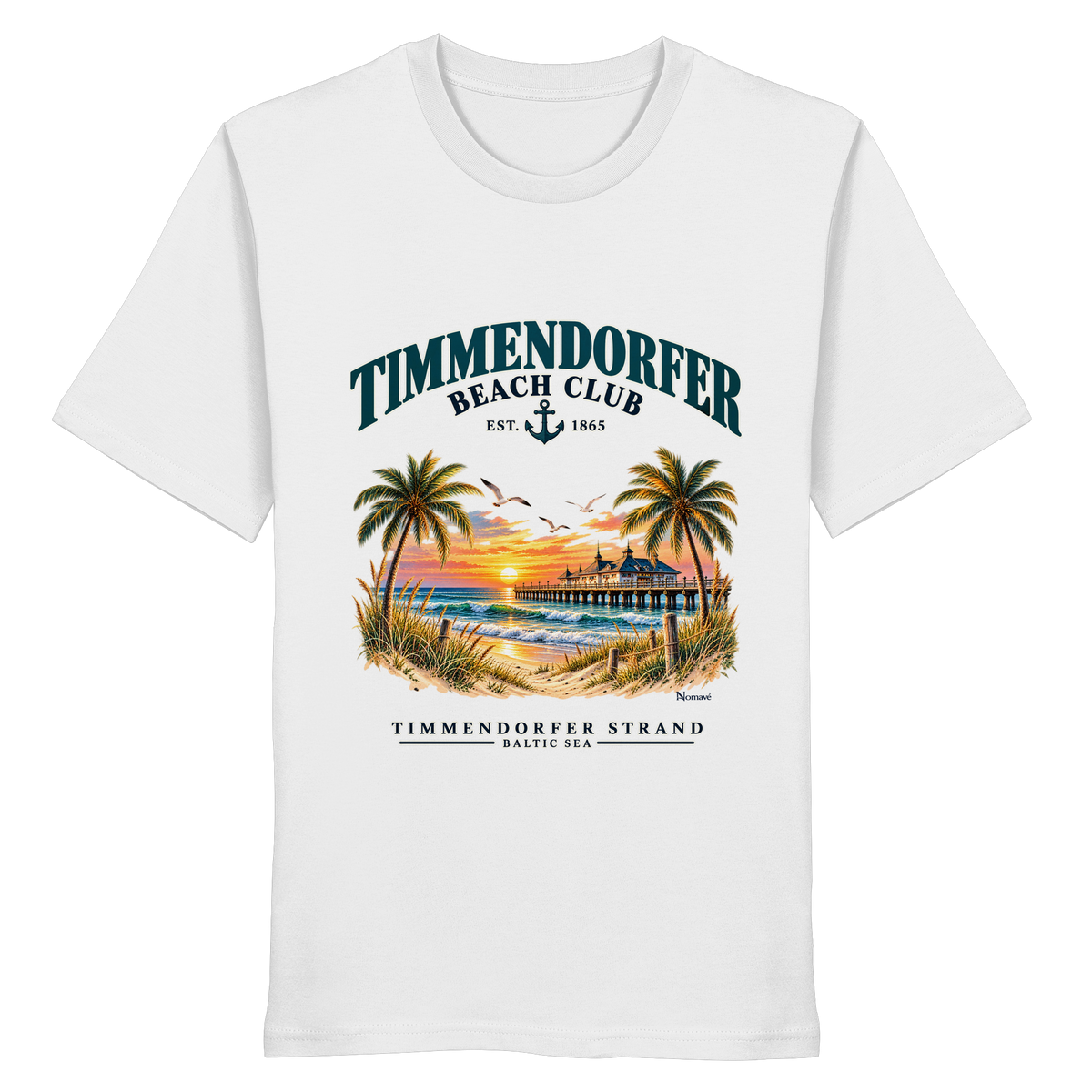Originalmockup: Timmendorfer Beach Club Unisex Bio-T-Shirt in White, Vorderansicht mit maritimem Frontprint, Palmen, Seebrücke und Meer.