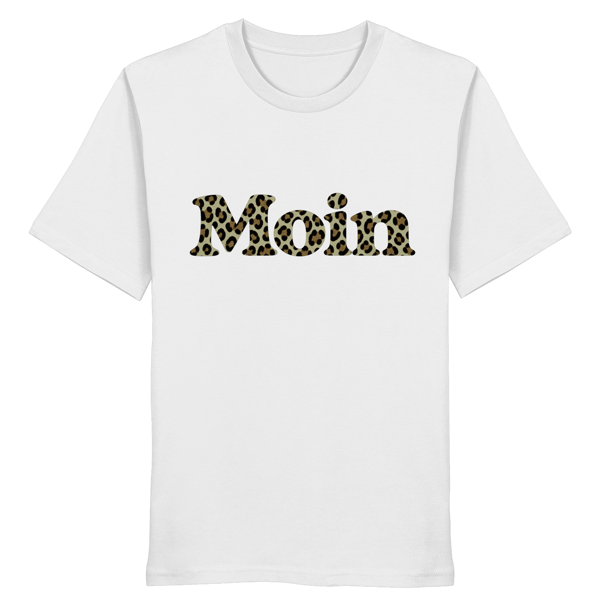 Original-Shirtigo-Mockup: Bio Unisex T-Shirt in White mit „Moin“ im salbeigrünen Leoprint auf der Vorderseite