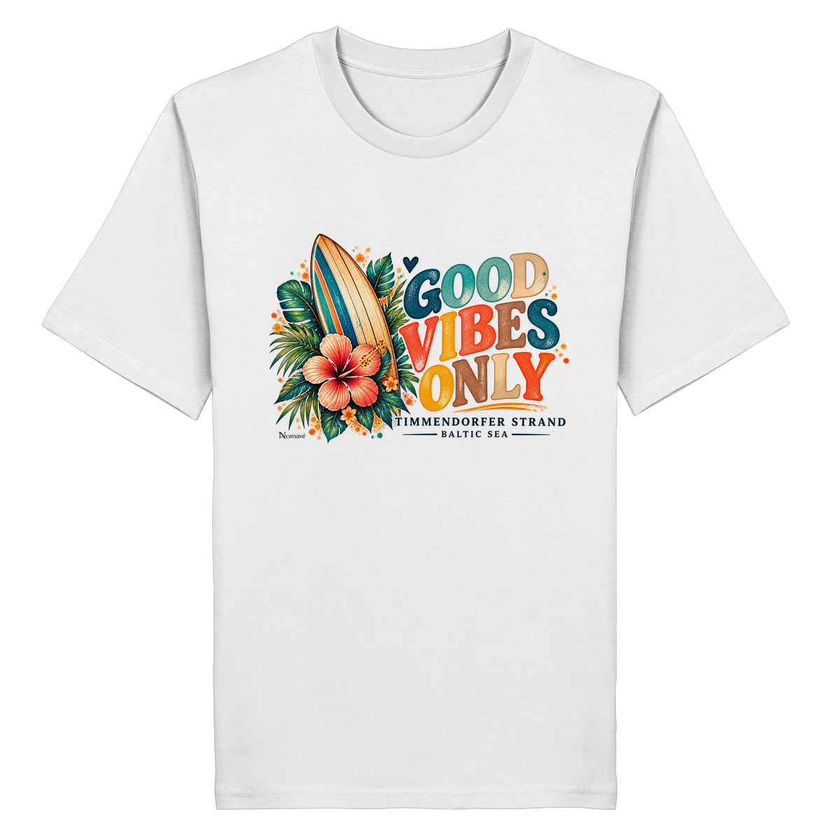 Timmendorfer Strand – Surf Vibes – Unisex Bio-T-Shirt mit Frontprint – White; originales Katalogmockup der Vorderansicht mit Frontprint.