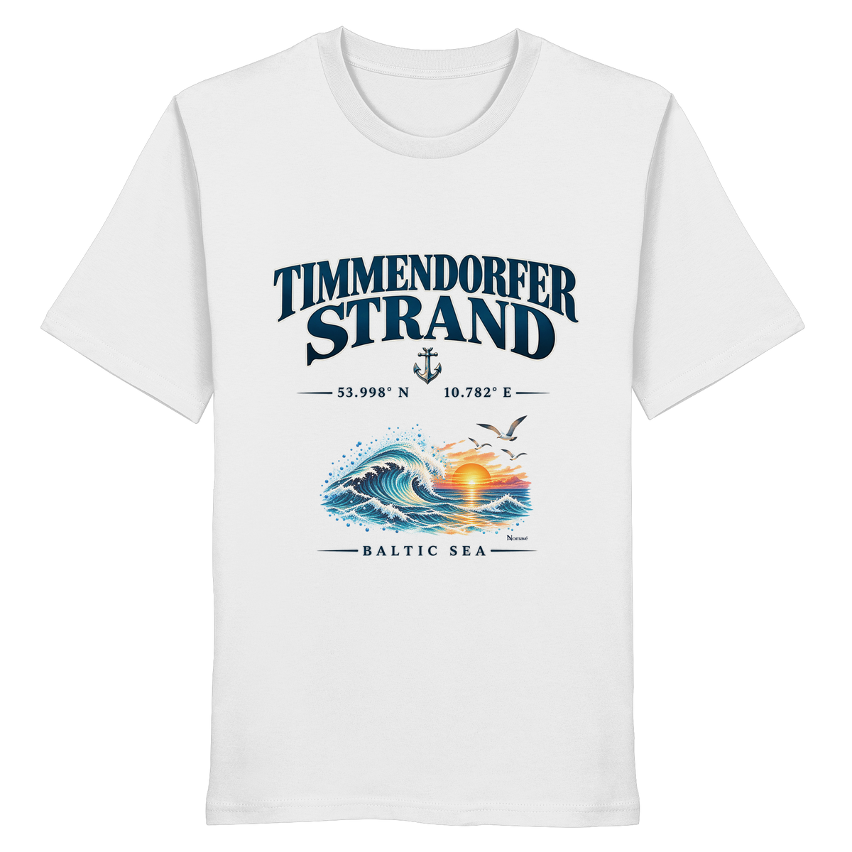 Original-Mockup 2: Unisex Bio-T-Shirt in White mit Timmendorfer Strand – Baltic Sea Frontprint.