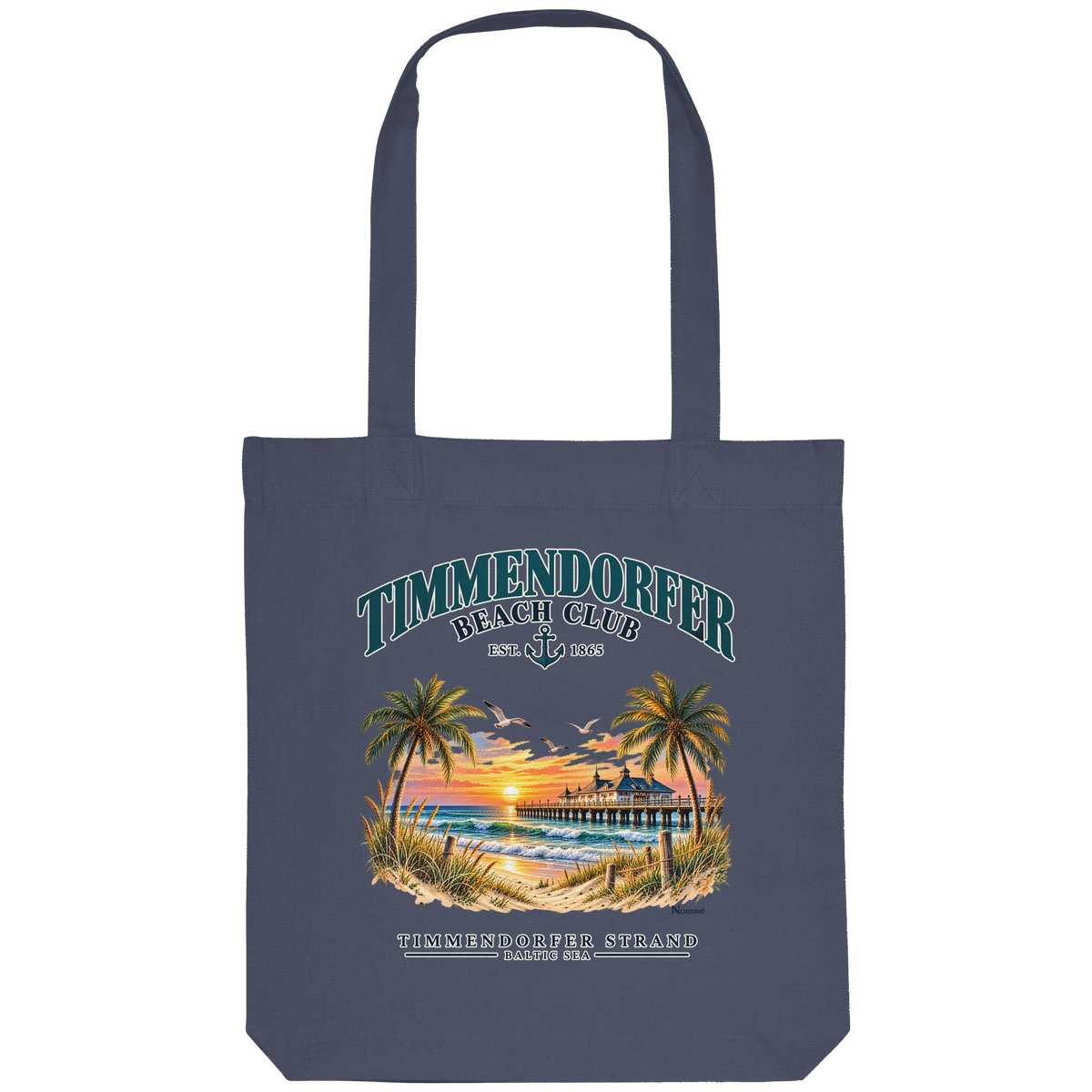 Originalmockup: Einkaufstasche in Midnight Blue mit Timmendorfer-Beach-Club-Außenmotiv, Motivansicht.