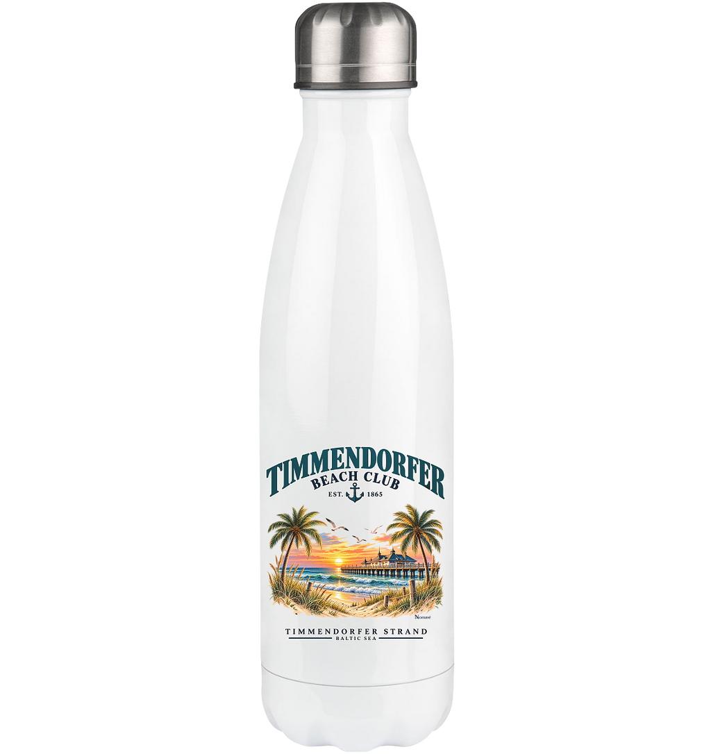 Originalmockup: Thermoflasche 500 ml in White mit Timmendorfer-Beach-Club-Außenmotiv, Motivansicht.