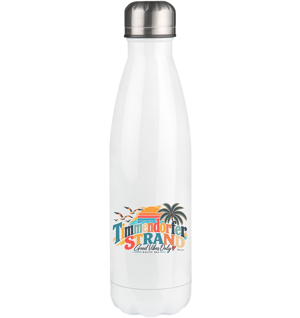 Weiße Edelstahl-Thermoflasche 500 ml mit silberfarbenem Deckel – Originalmockup mit Timmendorfer-Strand-Good-Vibes-Only-Außenmotiv.