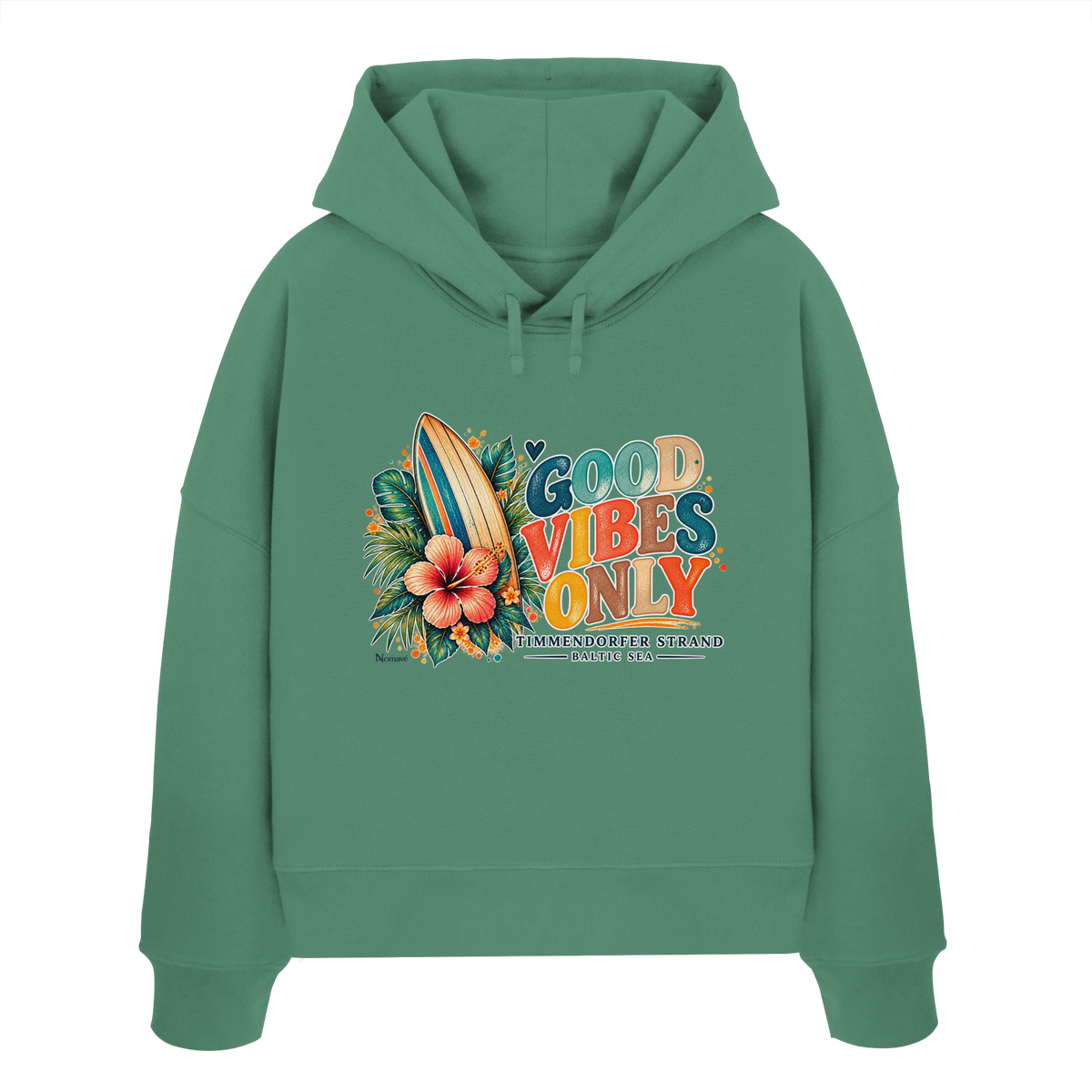 Timmendorfer Strand – Surf Vibes – Damen Bio-Boxcut-Hoodie mit Frontprint in Green Bay – Katalog-Vorderansicht mit Surfboard, Hibiskus und Good-Vibes-Only-Frontprint.