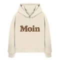 Original-Shirtigo-Mockup: Damen Bio Boxcut Hoodie in Natural Raw mit „Moin“ im Karamell-Leoprint als Frontprint