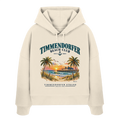 Originalmockup: Timmendorfer Beach Club Damen Bio-Boxcut-Hoodie in Natural Raw, Vorderansicht mit maritimem Frontprint, Palmen, Seebrücke und Meer.