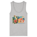 Timmendorfer Strand – Surf Vibes – Damen Bio-Fitted-Tanktop mit Frontprint in Cool Heather Grey – Katalog-Vorderansicht mit Surfboard, Hibiskus und Good-Vibes-Only-Frontprint.