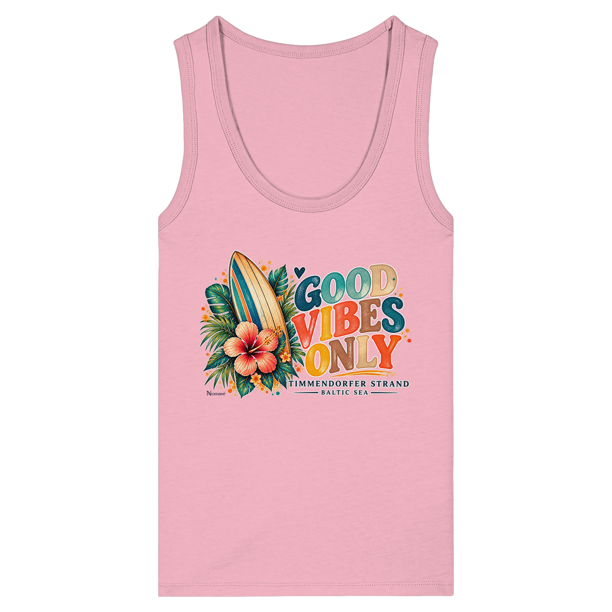 Timmendorfer Strand – Surf Vibes – Damen Bio-Fitted-Tanktop mit Frontprint in Cotton Pink – Katalog-Vorderansicht mit Surfboard, Hibiskus und Good-Vibes-Only-Frontprint.