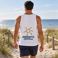 Grömitz Sonne Bio Tanktop White mit Baltic-Beach-Rückendruck – Mann auf Strandweg, KI-Produktvisualisierung