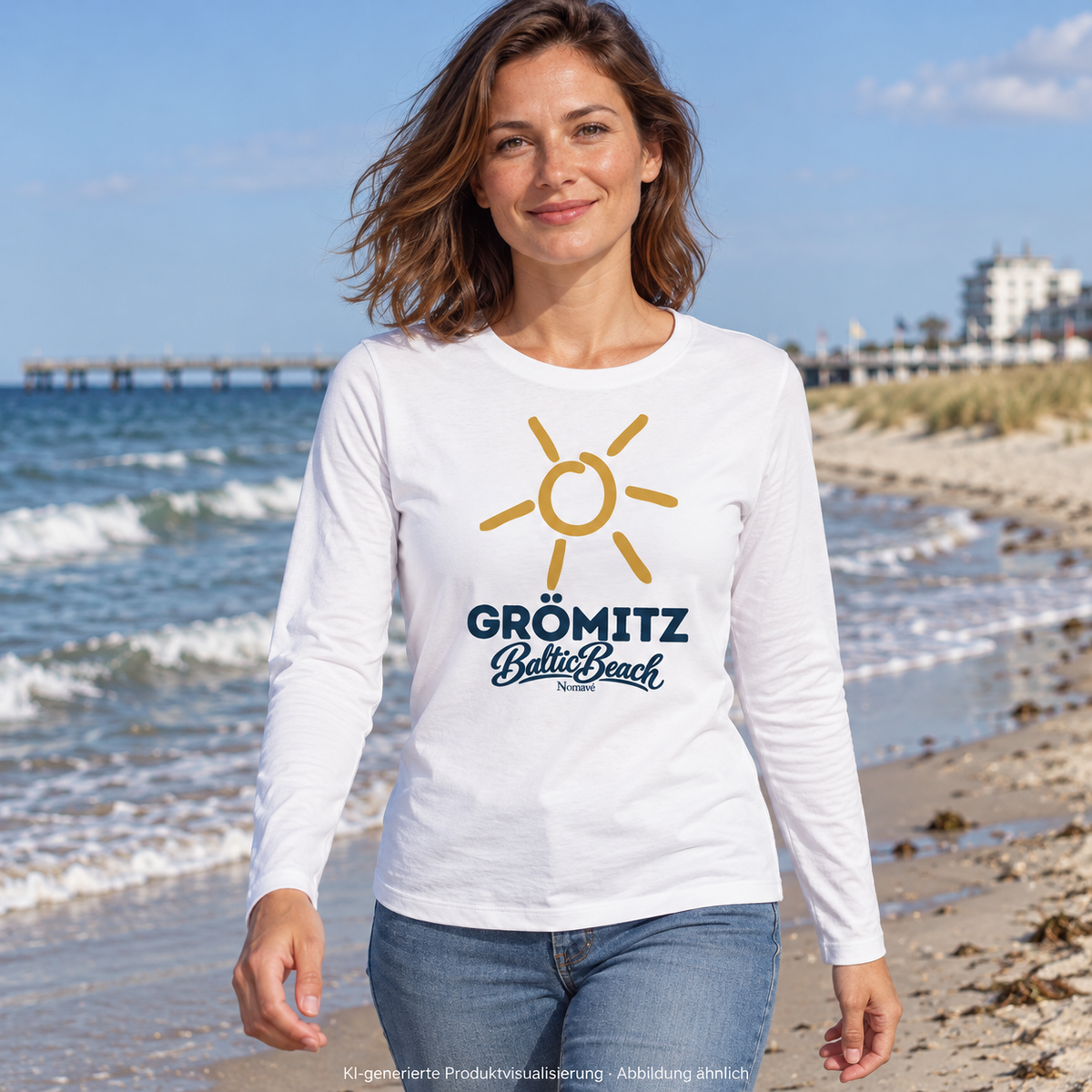 Grömitz Sonne Damen Bio Longsleeve in Weiß mit Baltic-Beach-Frontdruck – Frau am Ostseestrand, KI-Produktvisualisierung