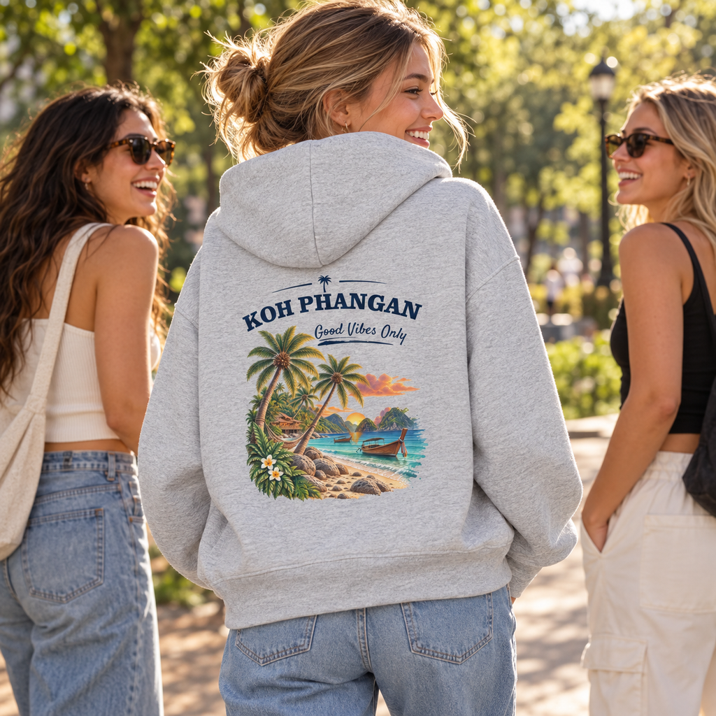 Damen Bio Boxcut Hoodie mit Koh Phangan Good Vibes Only Backprint in einer tropischen Reiseszene