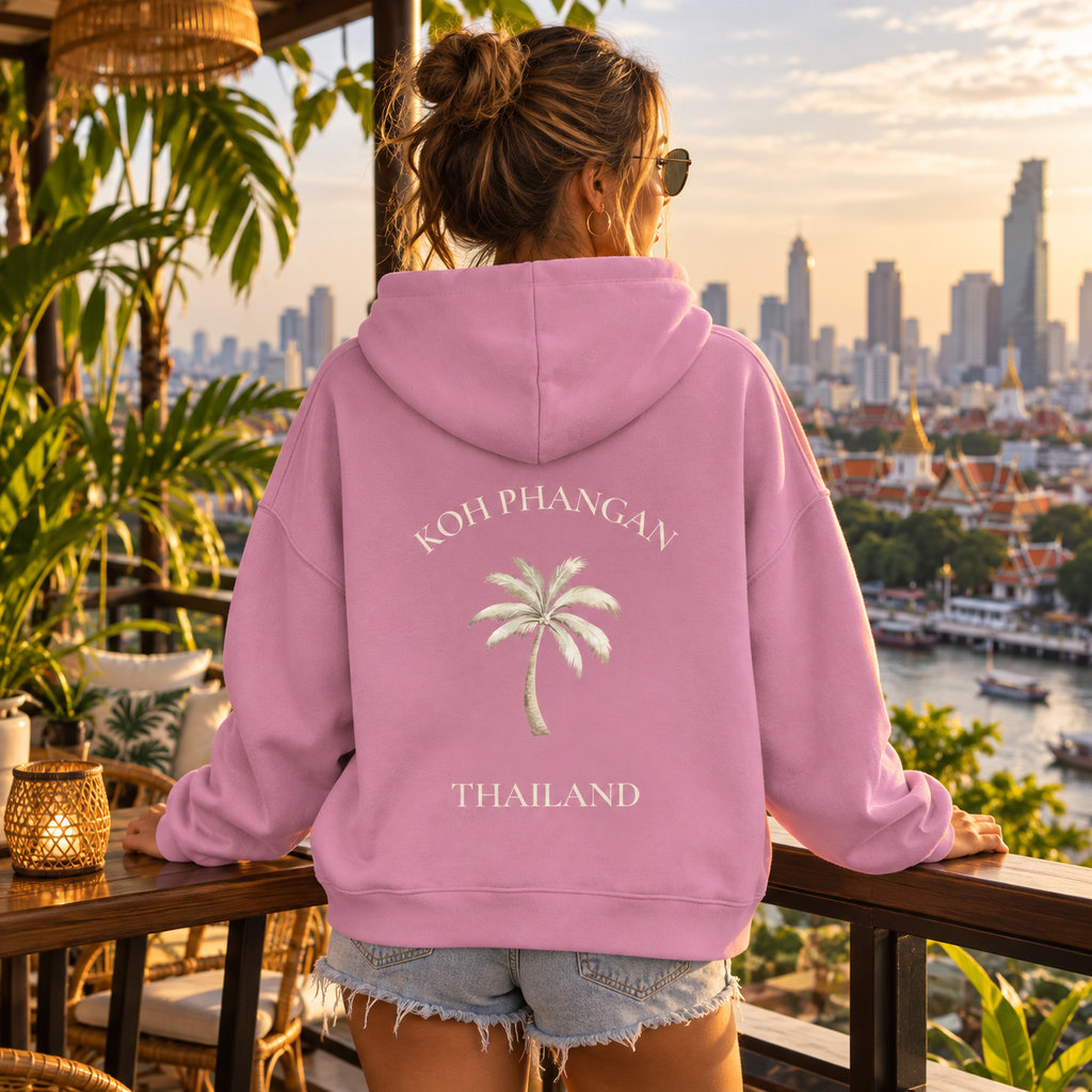 Damen Bio Boxcut Hoodie mit Koh Phangan Mini Palm Backprint in einem thailändischen Rooftop-Café