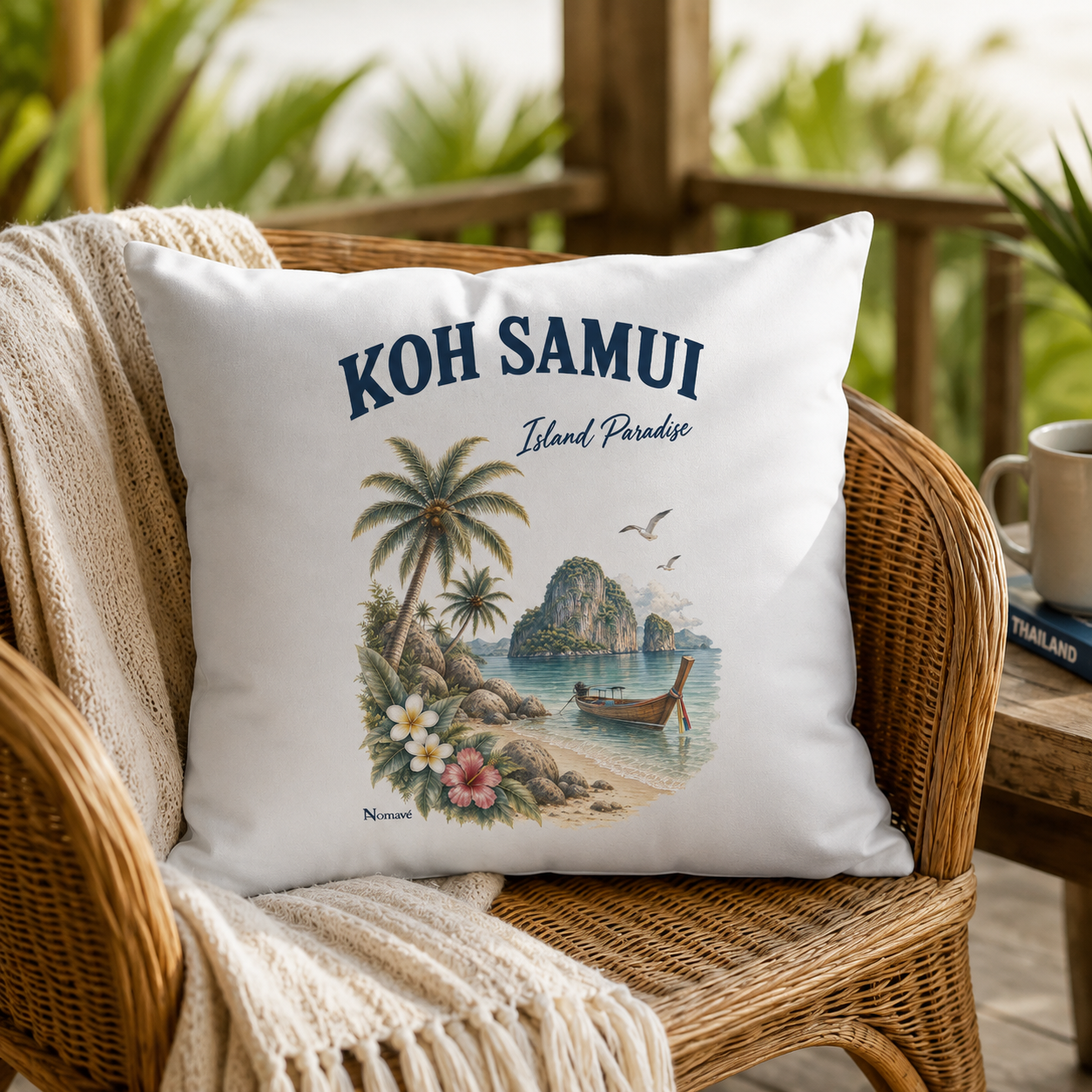 Weißes Koh Samui Island Paradise Kissen von Nomavé auf einem Rattansessel im tropischen Thailand-Look