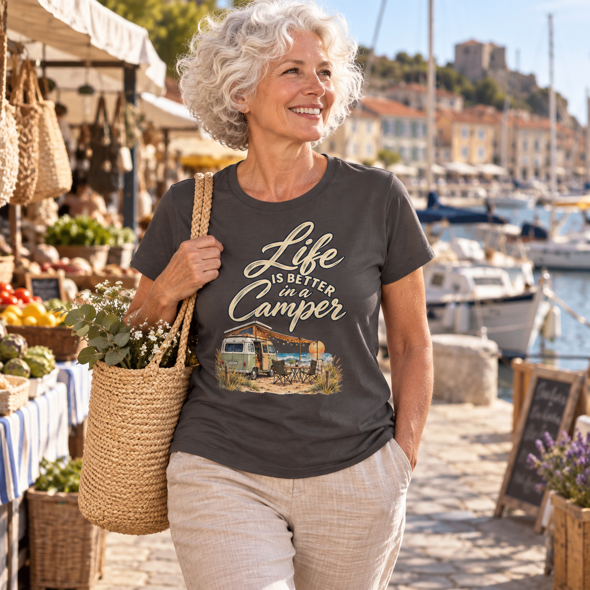 Damen Bio Shirt in Anthracite mit Camper-Motiv an einem Küstenhafen