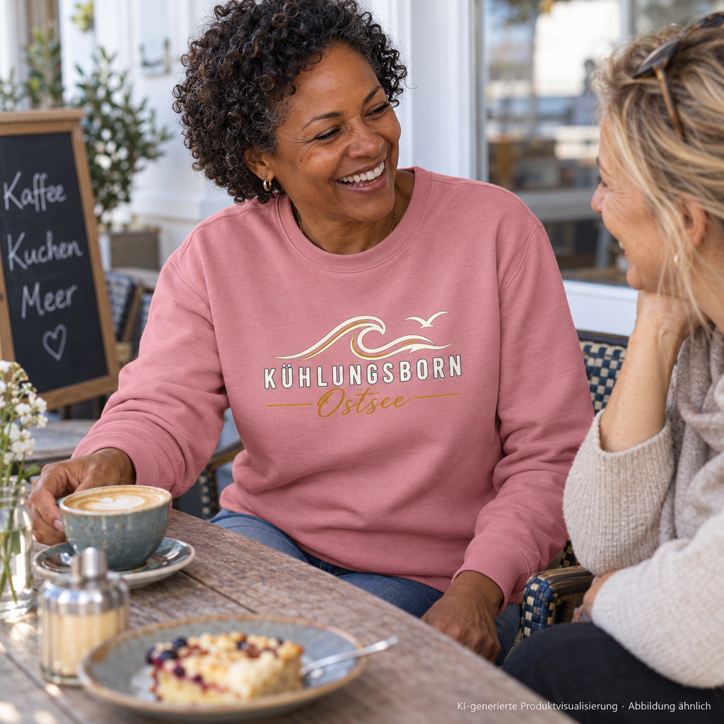 Kühlungsborn Baltic Waves – Bio-Unisex-Sweatshirt, Dark Edition, Canyon Pink – beim ungezwungenen Gespräch im Café, Frontdruck; KI-generierte Produktvisualisierung.
