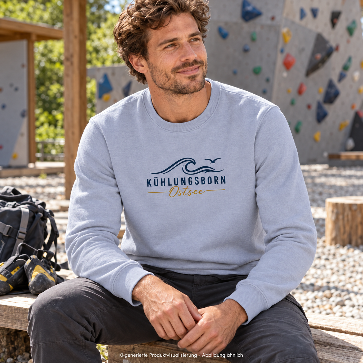 Kühlungsborn Baltic Waves Bio-Unisex-Sweatshirt Light Edition in Serene Blue am Ruhebereich einer Kletteranlage – KI-Produktvisualisierung